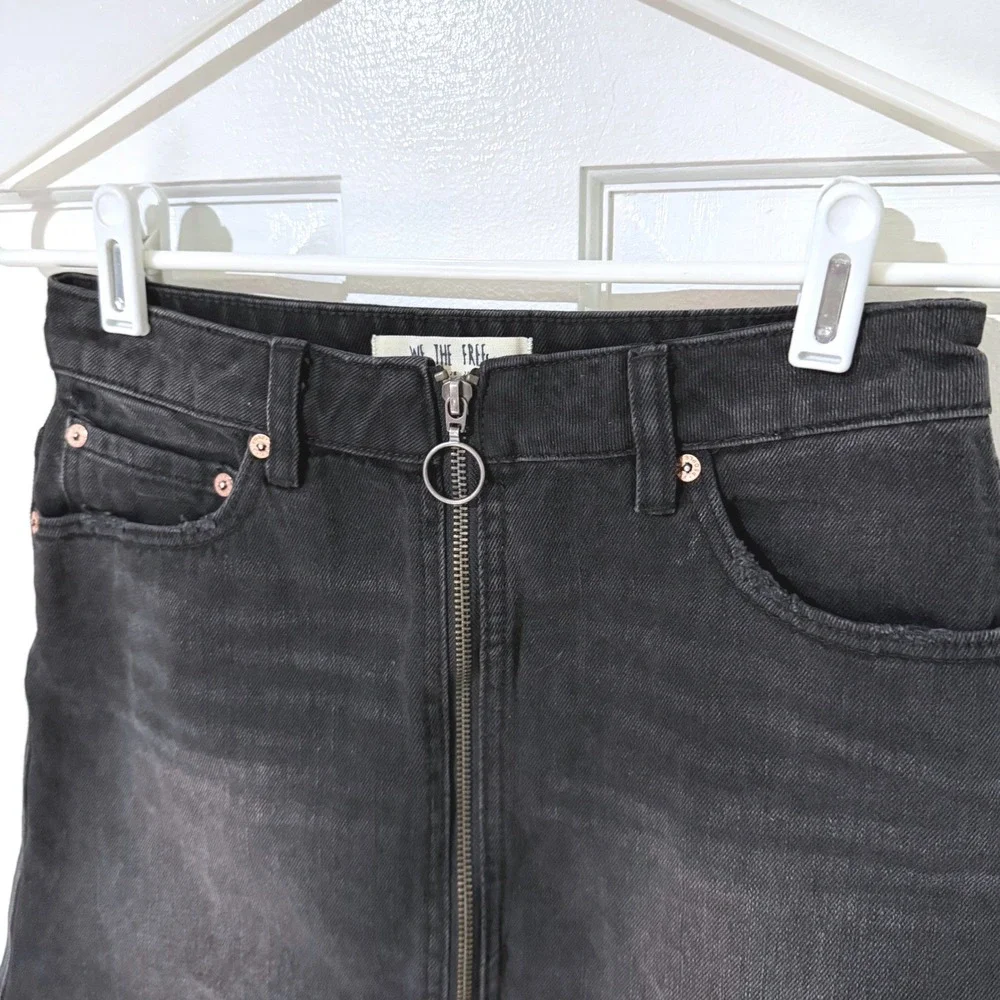 Free People We The Free Black Denim Mini Skirt Exposed Zipper Frayed Hem Size 25